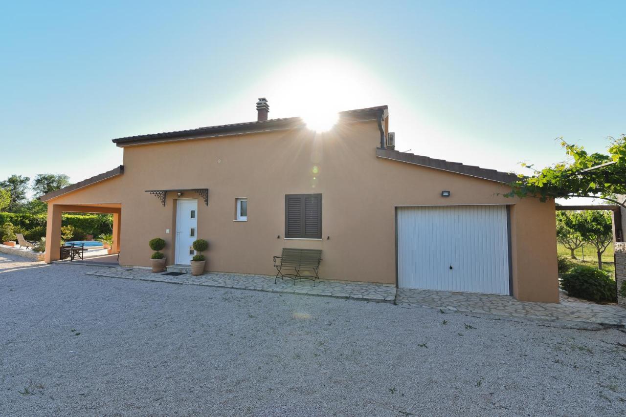 Holiday Home Taras Smilcic Exterior foto